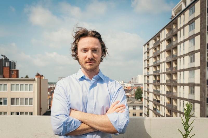 Hier brandt de (duurzame) LAMMP: hoe dit vastgoedbeheerbedrijf de energietransitie op Linkeroever helpt versnellen