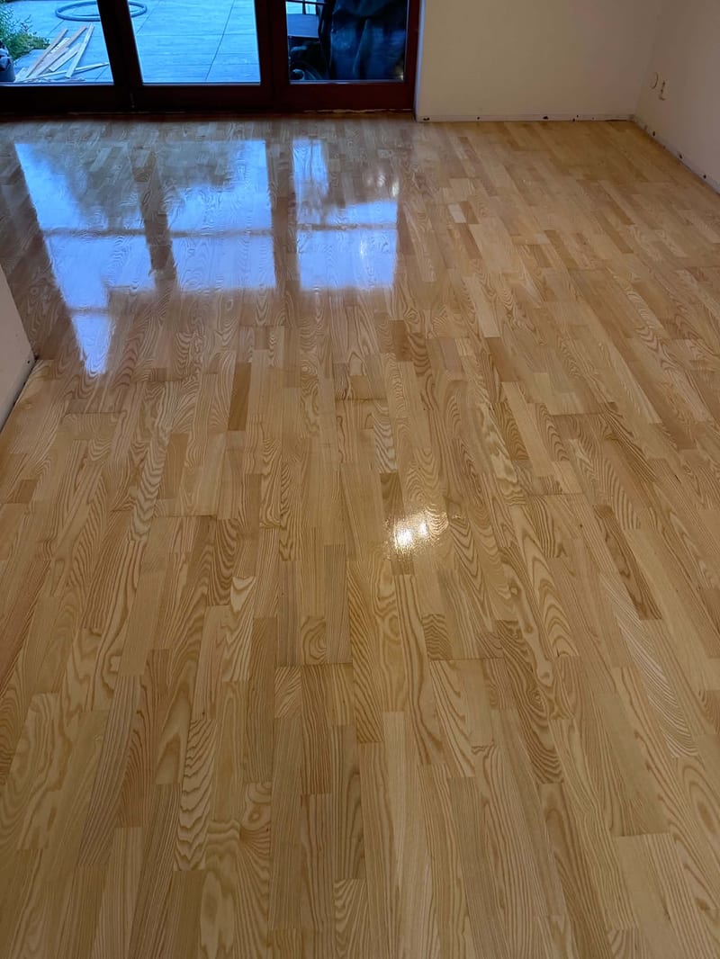 Renovace 3vrstvé bukové podlahy - dřevěné parkety v Kuřim