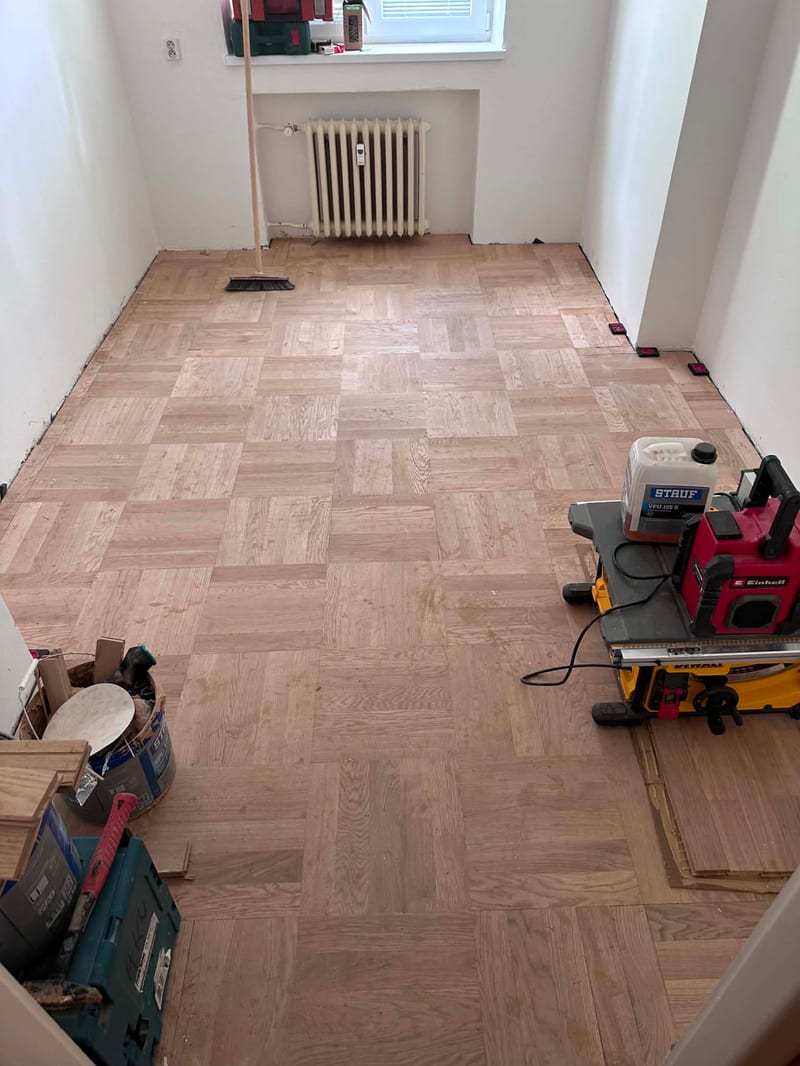 Rekonstrukce: od starých prken po mozaikový parket - dřevěné parkety v Brno