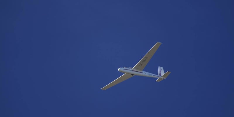 L-13 / L-23 kluzák ve vzduchu