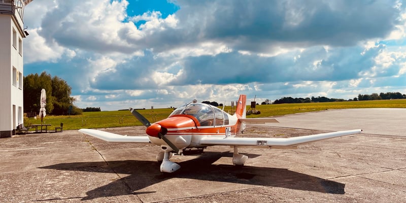 Robin DR400 motorový letoun na letišti Jihlava