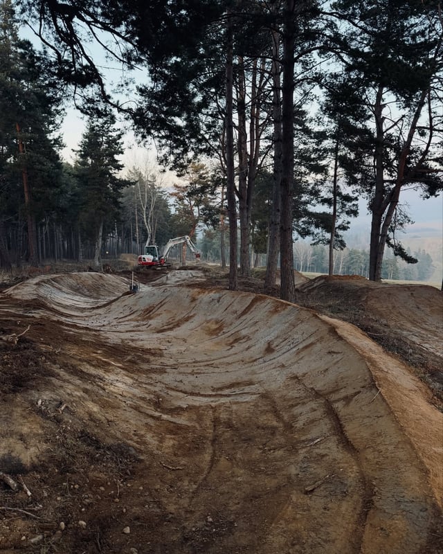 Finálne úpravy trailu tesne pred otvorením