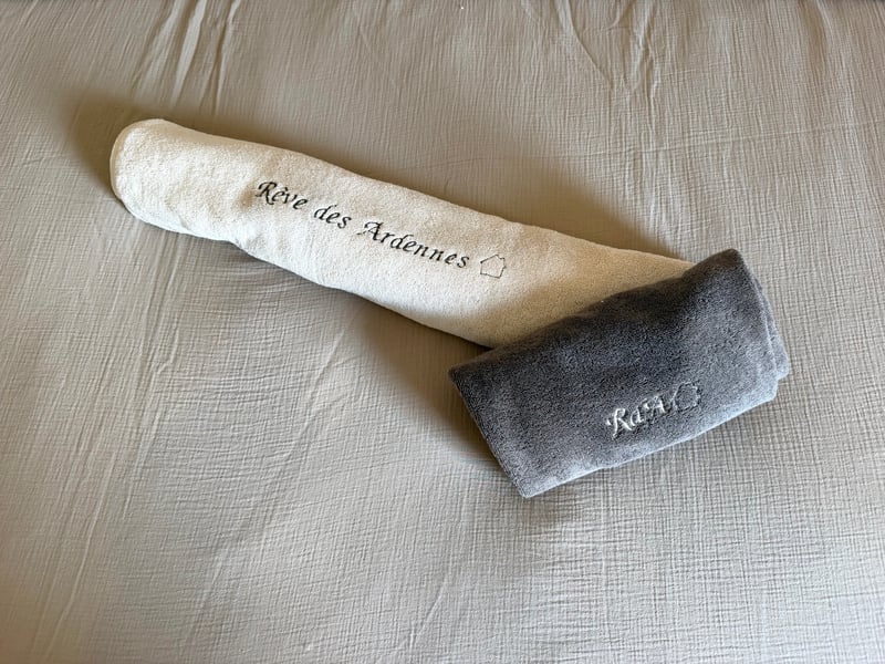 Handdoeken klaar op de boxspring