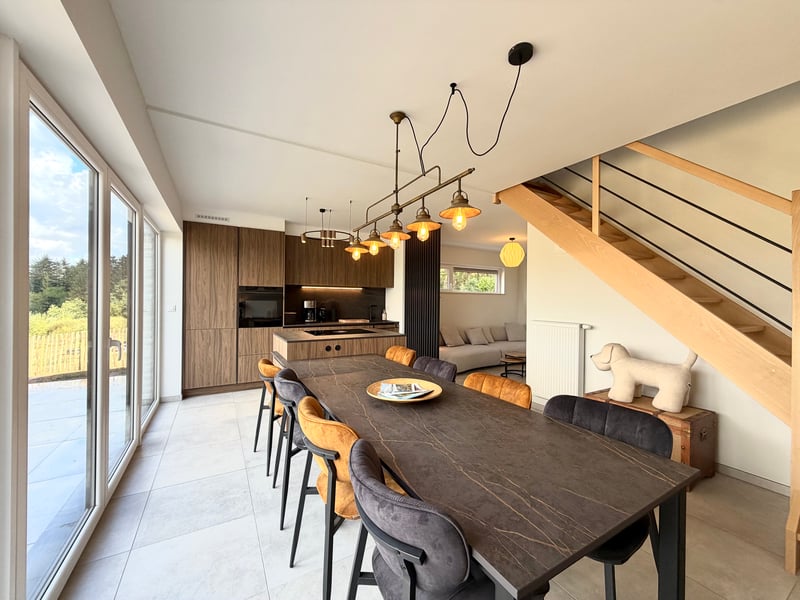 Leefkeuken met eettafel