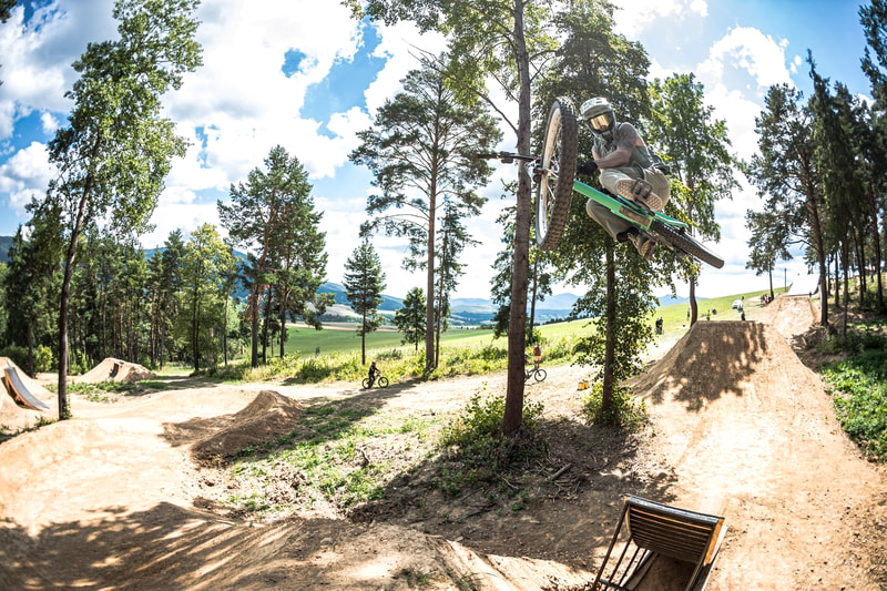 Tight grab – Dirt Madness Žehra 2026