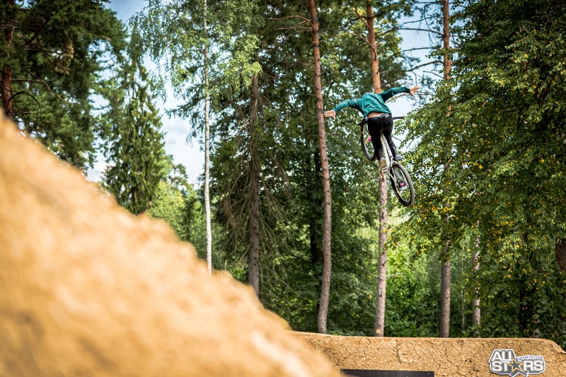 Atmosféra na Dirt Madness – Trailpark Žehra 2026