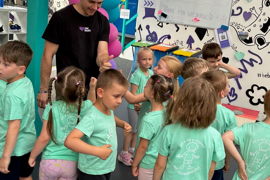 Přivítání na letním táboru UMPARK – nástupní den s balónky