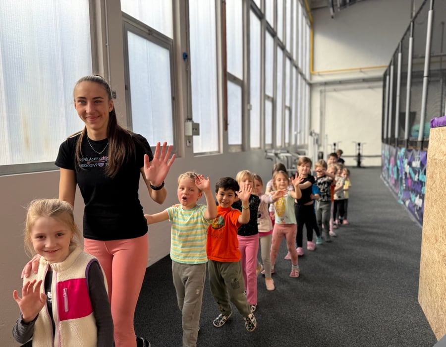 Letní tábor UMPARK Ostrava – děti s trenérkou