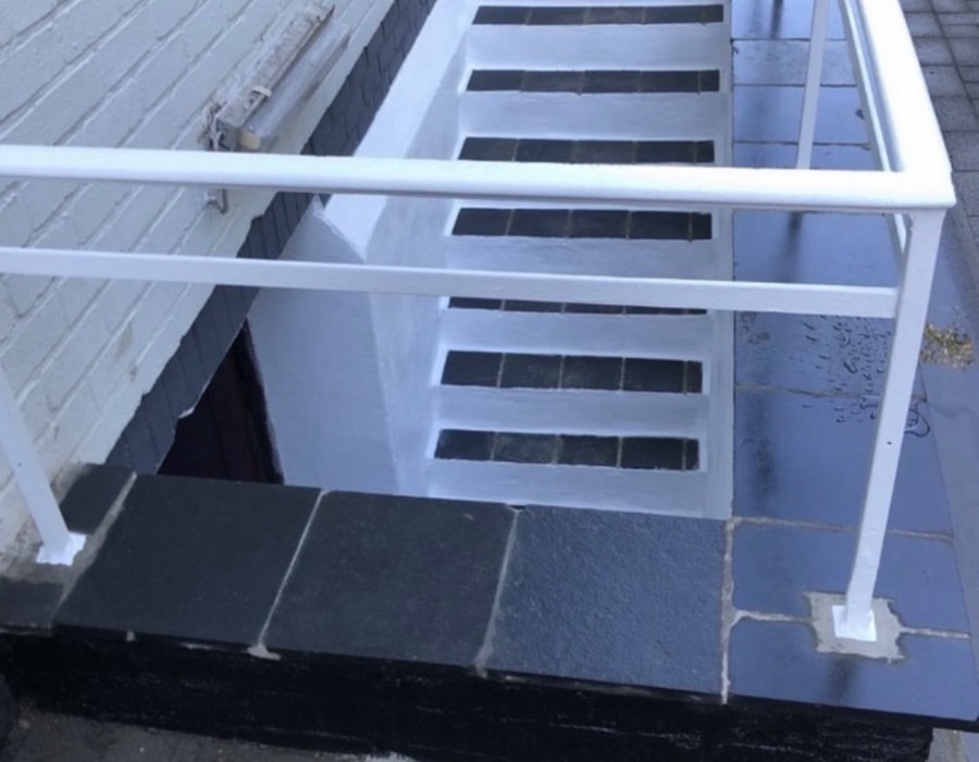 Na — keldertrap Knokke-Zoute afgewerkt, aanzicht van boven