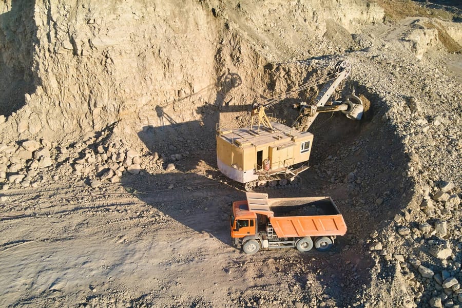 FIFO Entry Level to Management: Career Progression in Australia