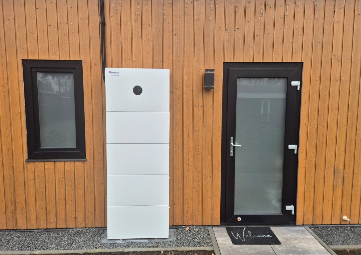 Solarpod Elite thuisbatterij aan de muur geplaatst