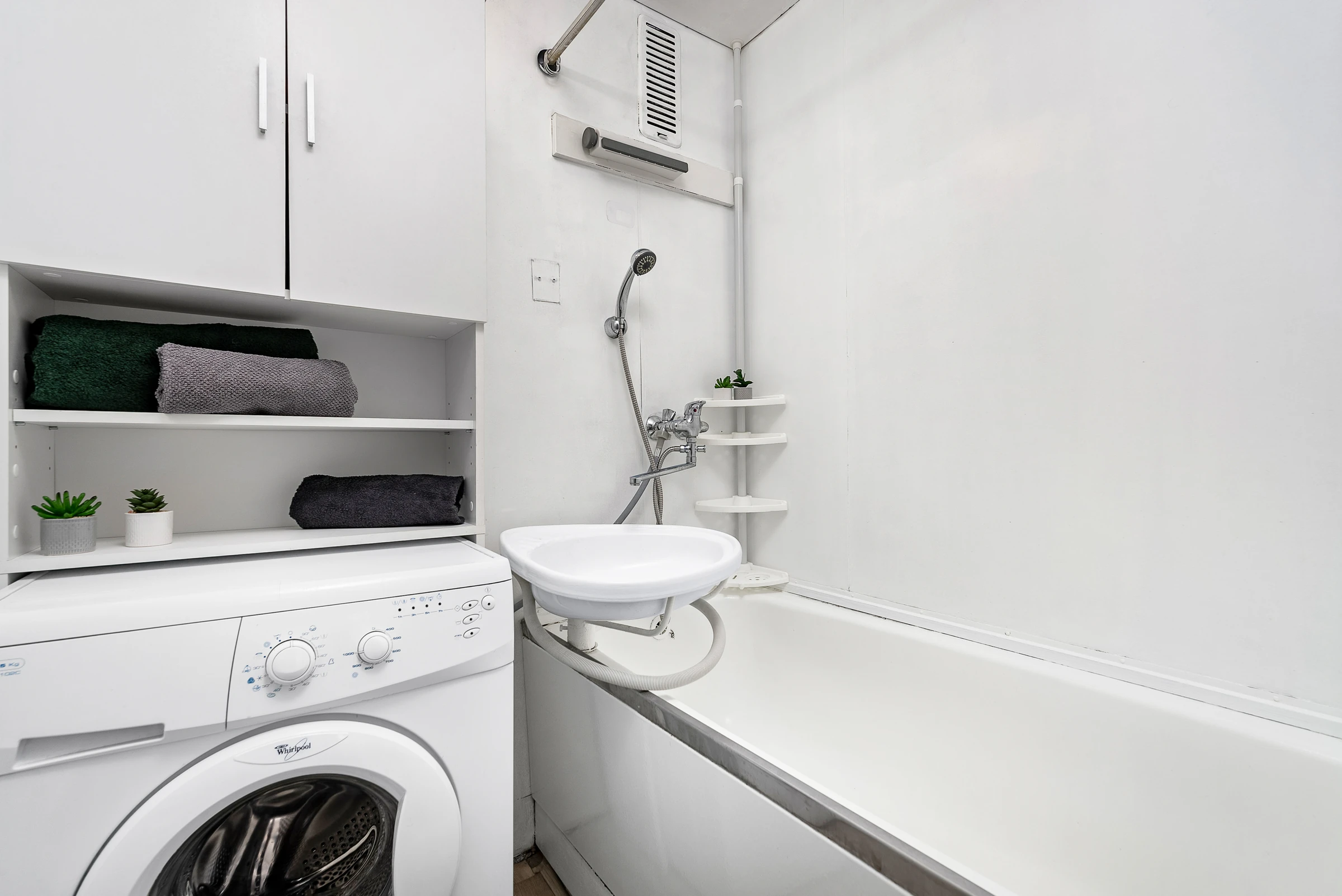 Byt, Řečkovice, Brno — Koupelna, po home stagingu