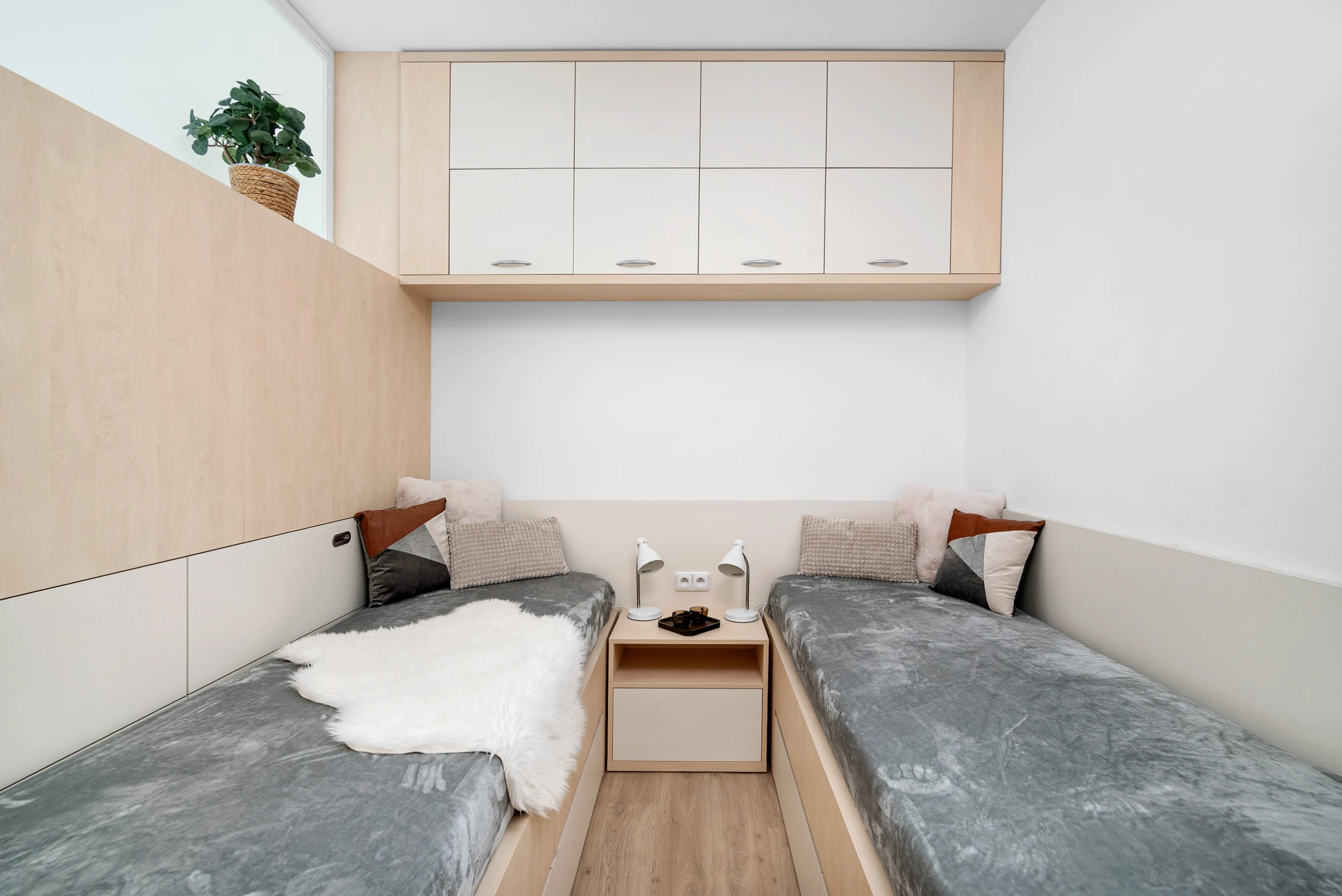 Byt, Libušino údolí, Brno — Pokoj se dvěma postelemi, po home stagingu