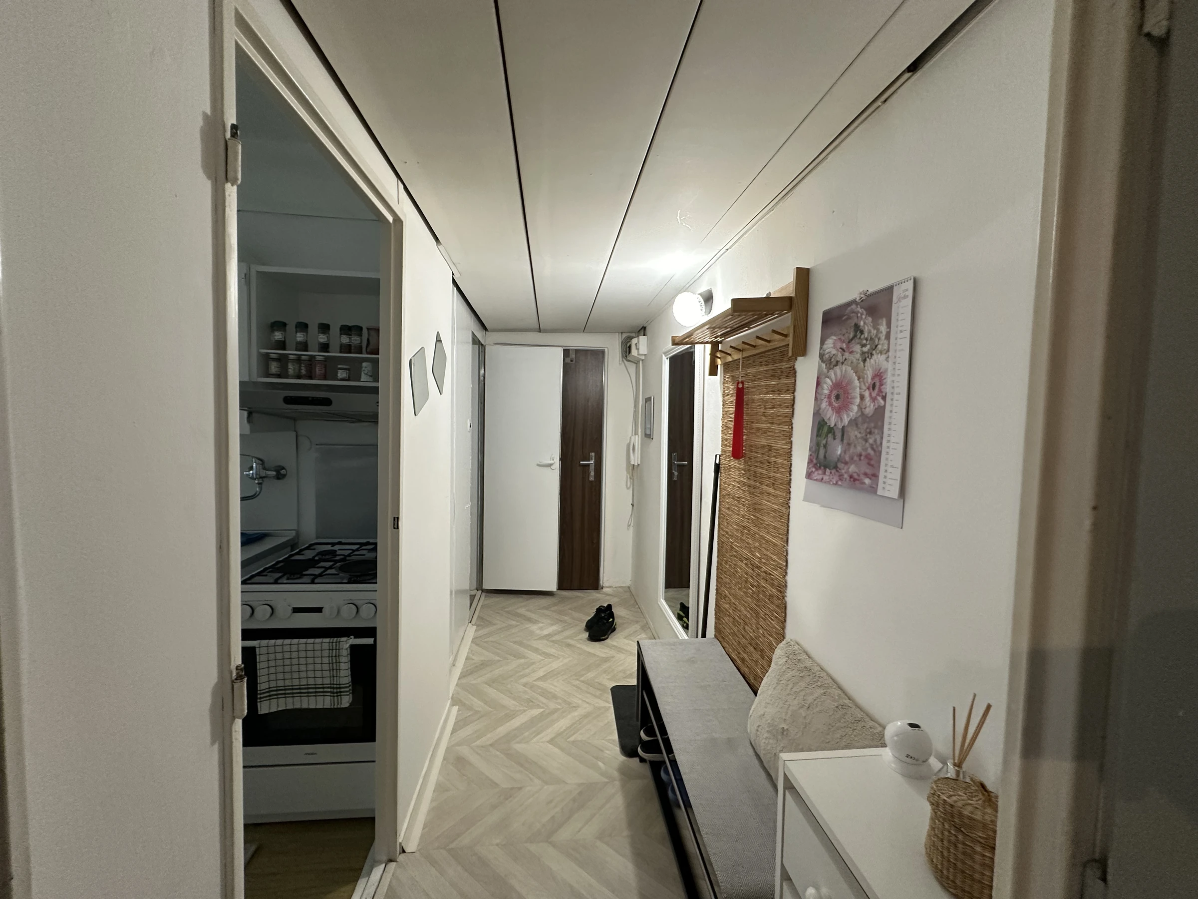 Byt, Řečkovice, Brno — Chodba, před home stagingem