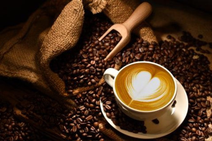 Delicate latte art in a ceramic cup