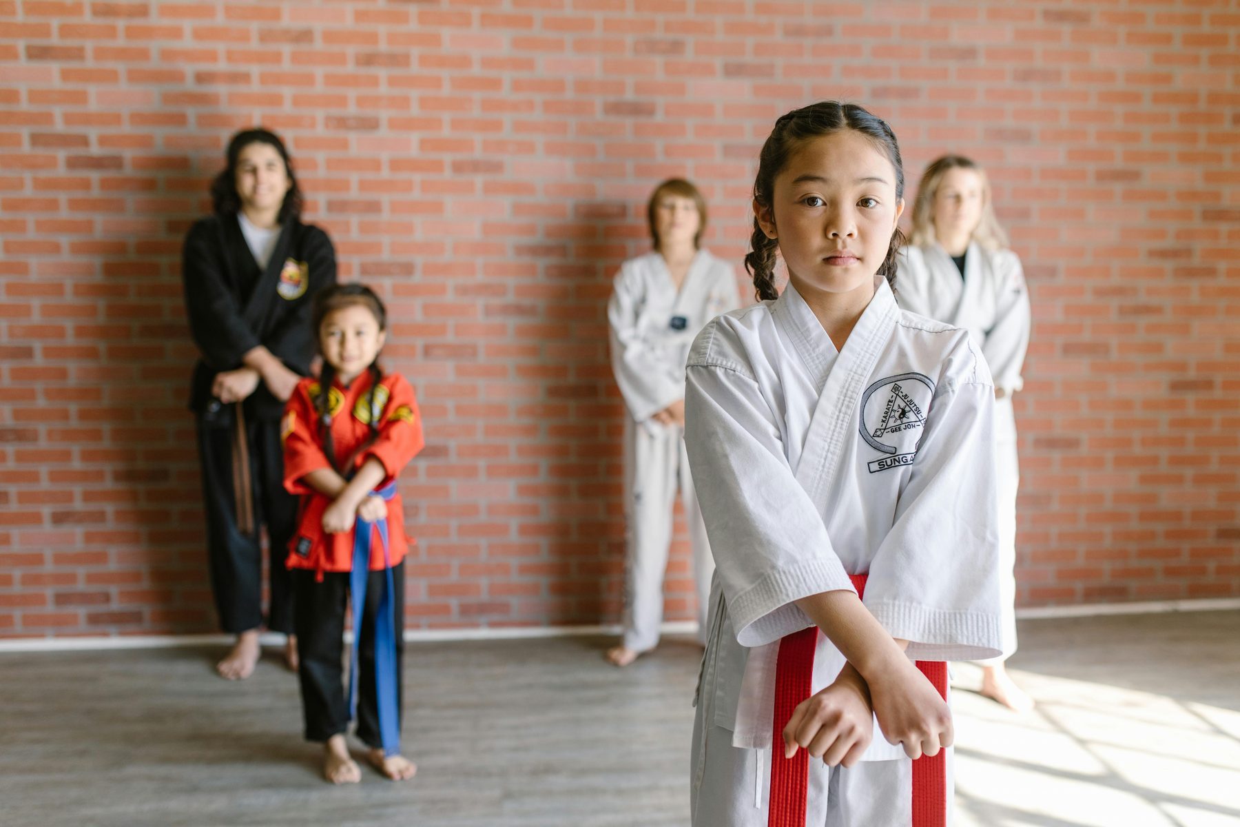 Bambini durante una lezione di karate