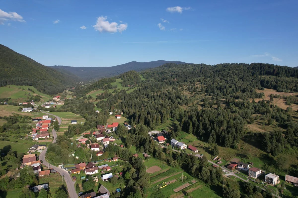 Zázrivá v horskom údolí