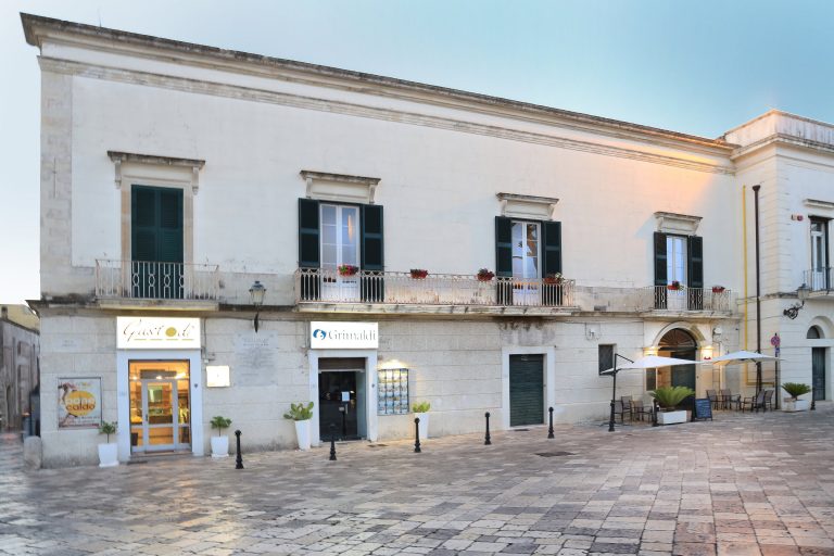La piazza del paese