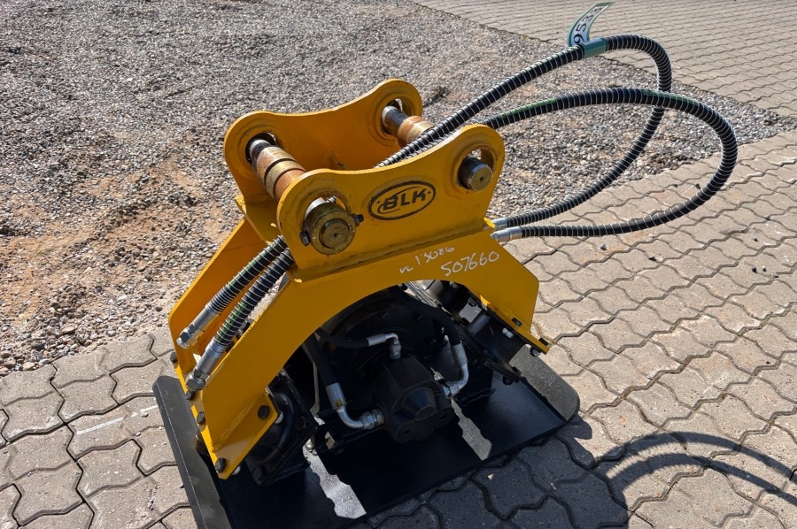 BLK hydraulic plate compactor