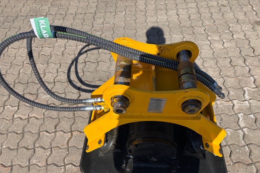BLK hydraulic plate compactor image 3