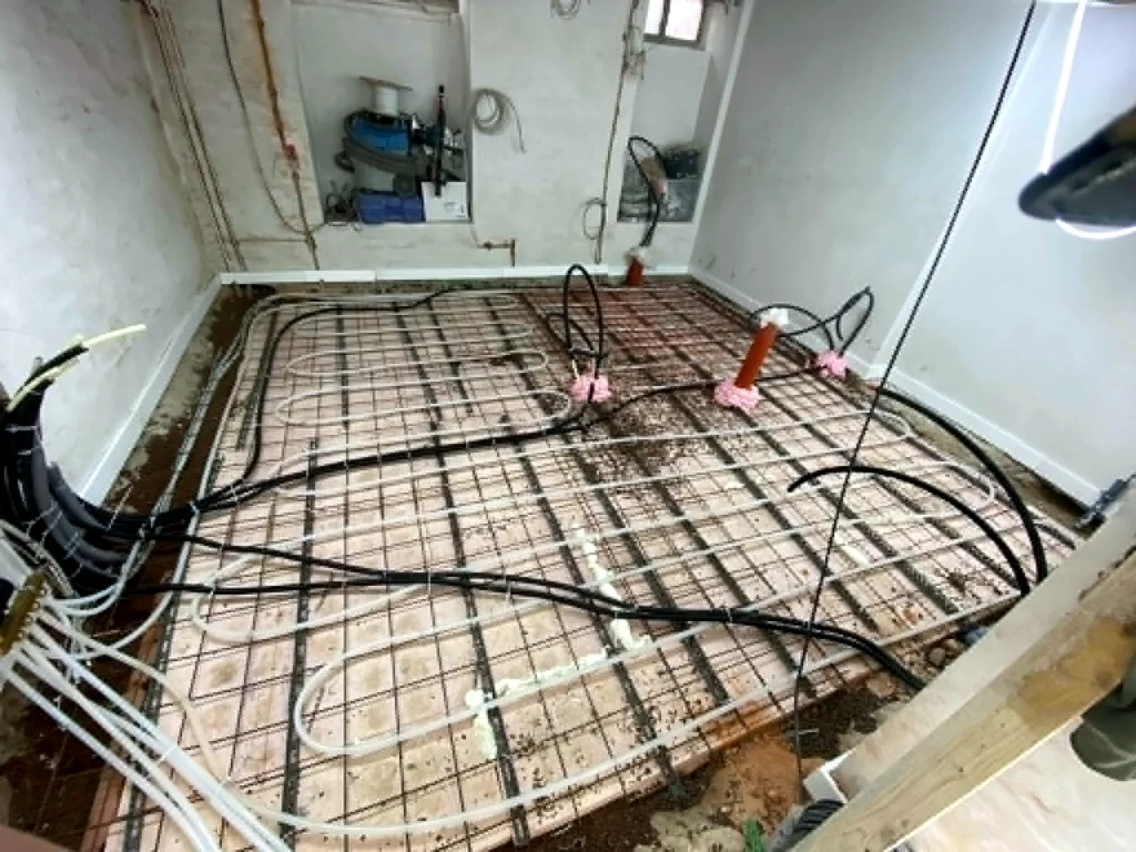 Gulvopbygning under renovering
