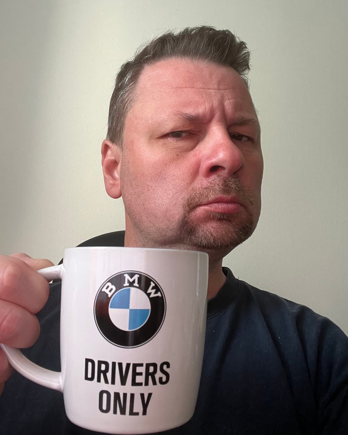 Petr Markovič s hrnkem BMW Drivers only