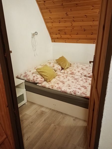 Podzimní les u chaty