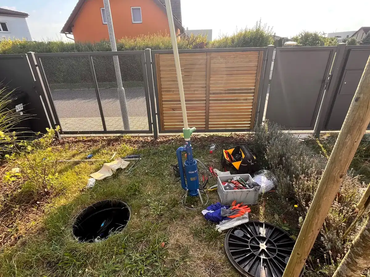 Výměna čerpadla tlakové kanalizace na zahradě – okres Praha-západ