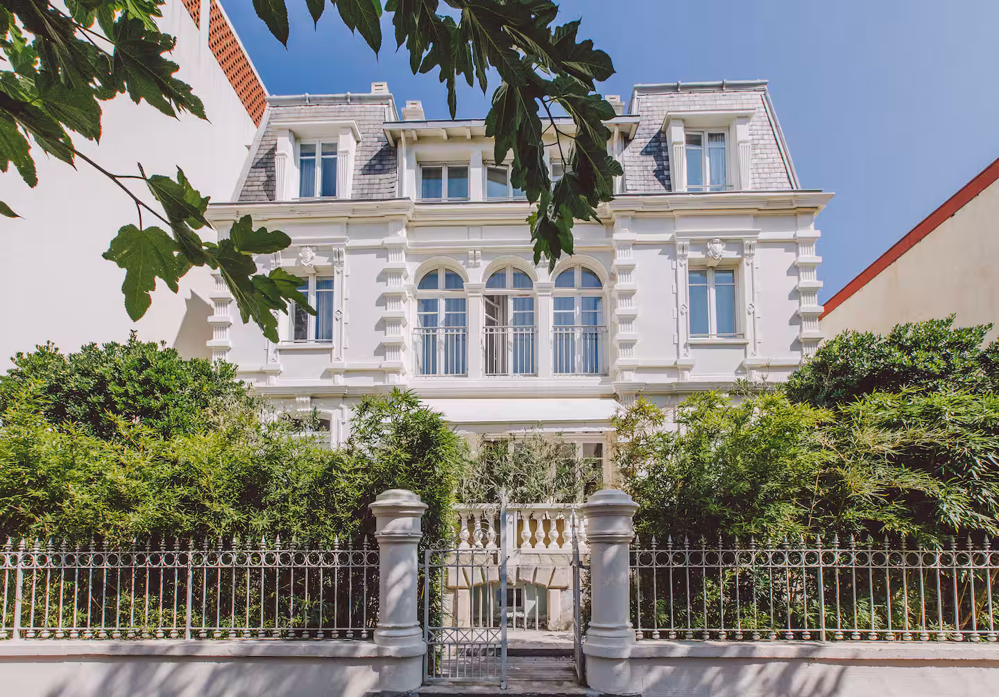 Façade de la Villa Les Roses, maison particulière de 1870 à Saint-Jean-de-Luz