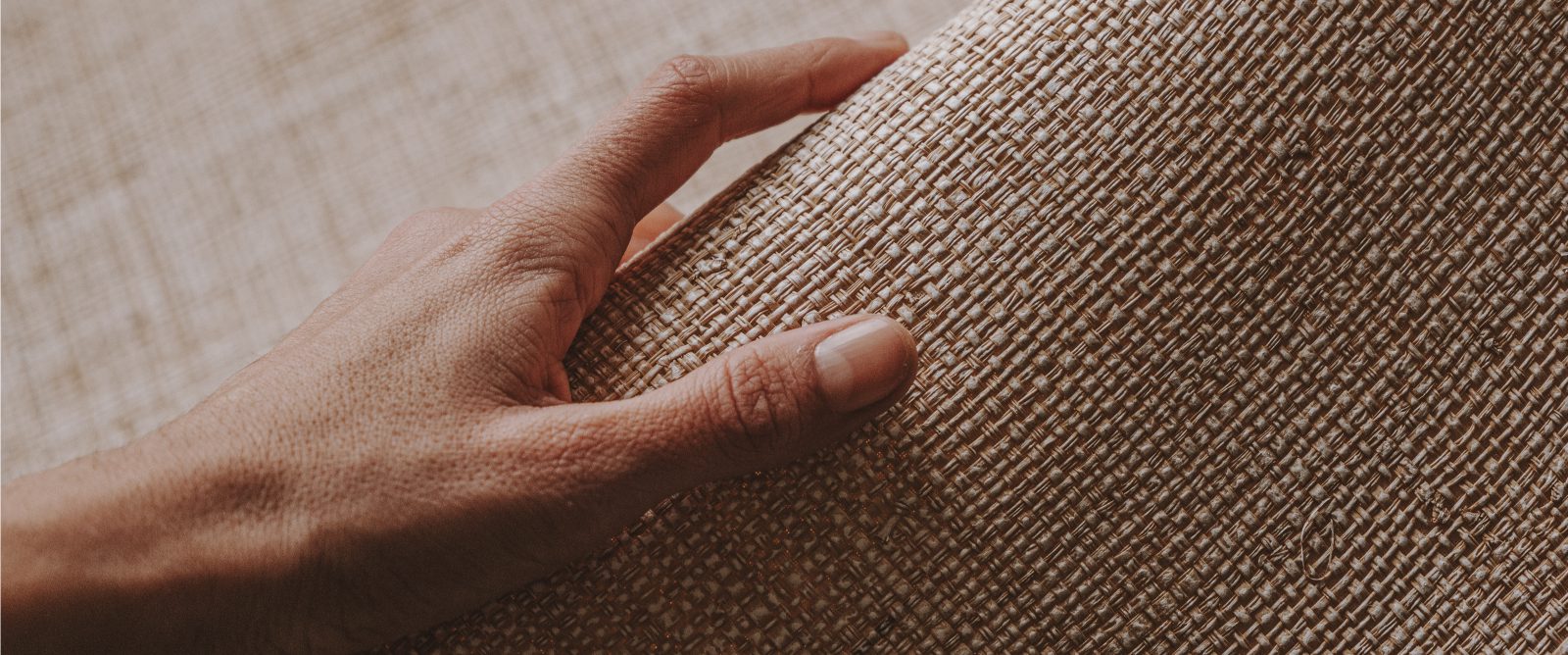 Naturtexin vastuullinen tuotanto ja luonnonmateriaalit sisustustilassa