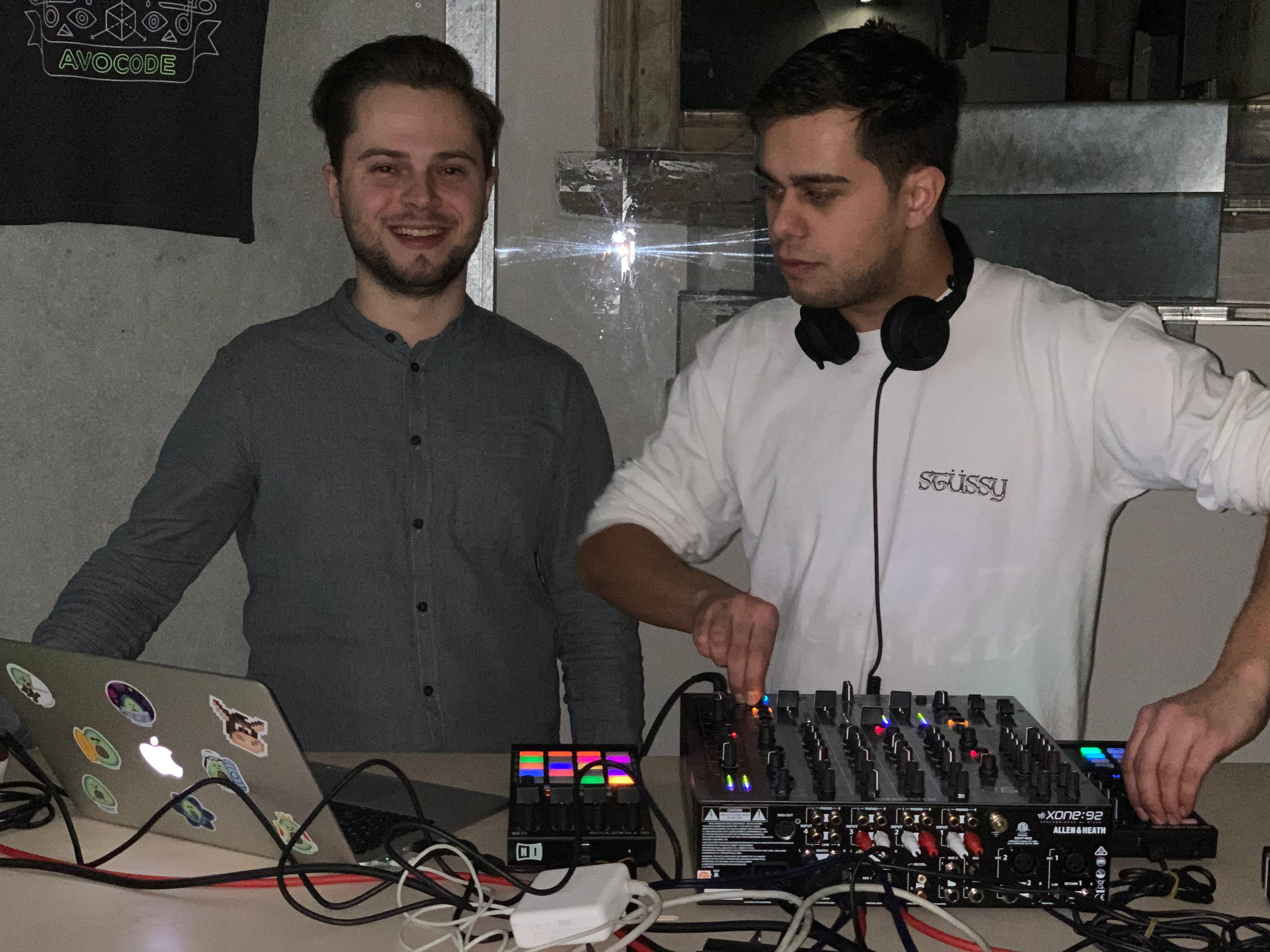 DJ setup s kamarátmi a mixérom