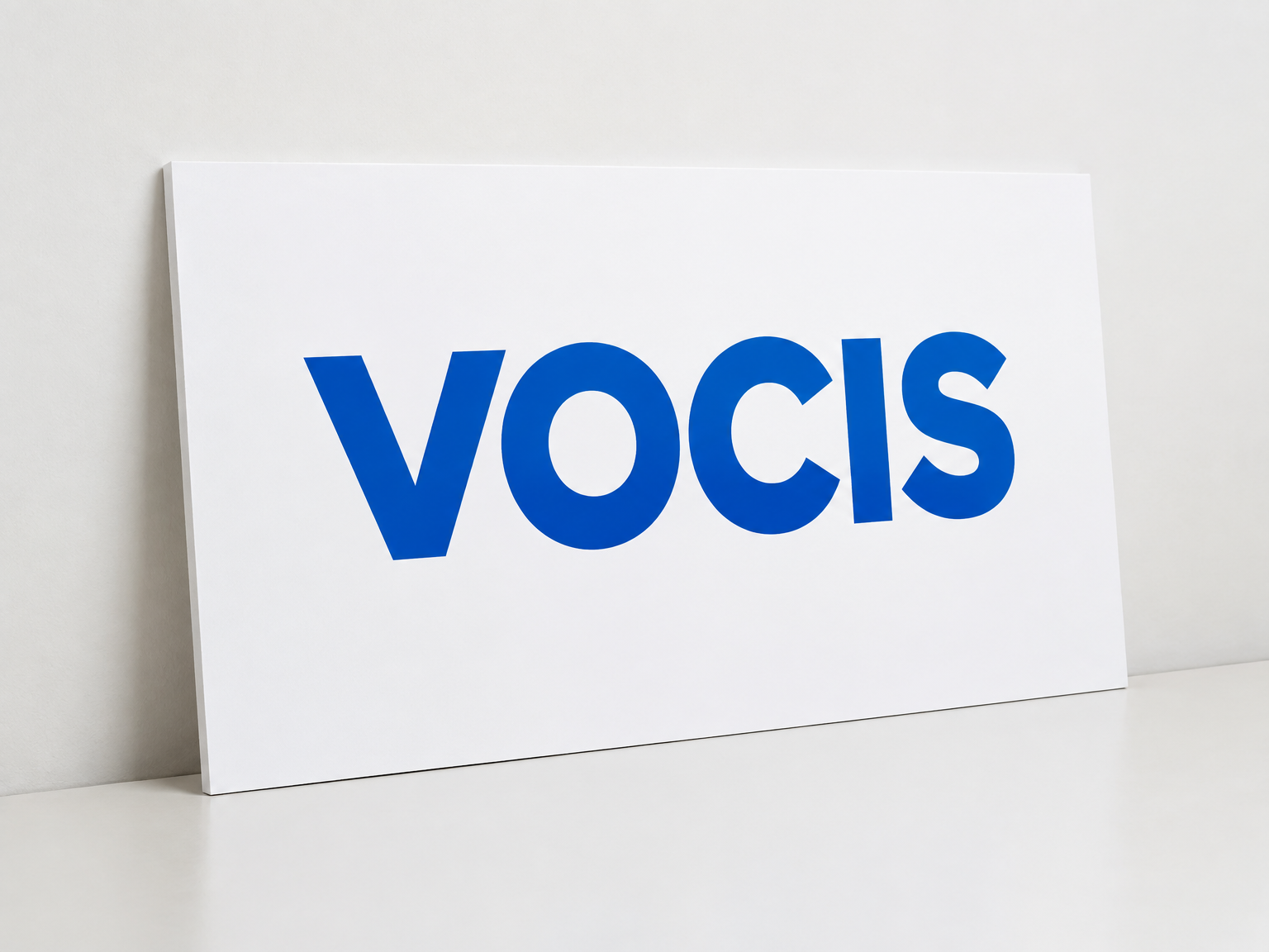 Cartello bianco in forex con la scritta VOCIS in lettere blu