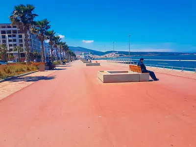 Corniche di Nador, ai margini di Marchica · fotografia di maggio 2018