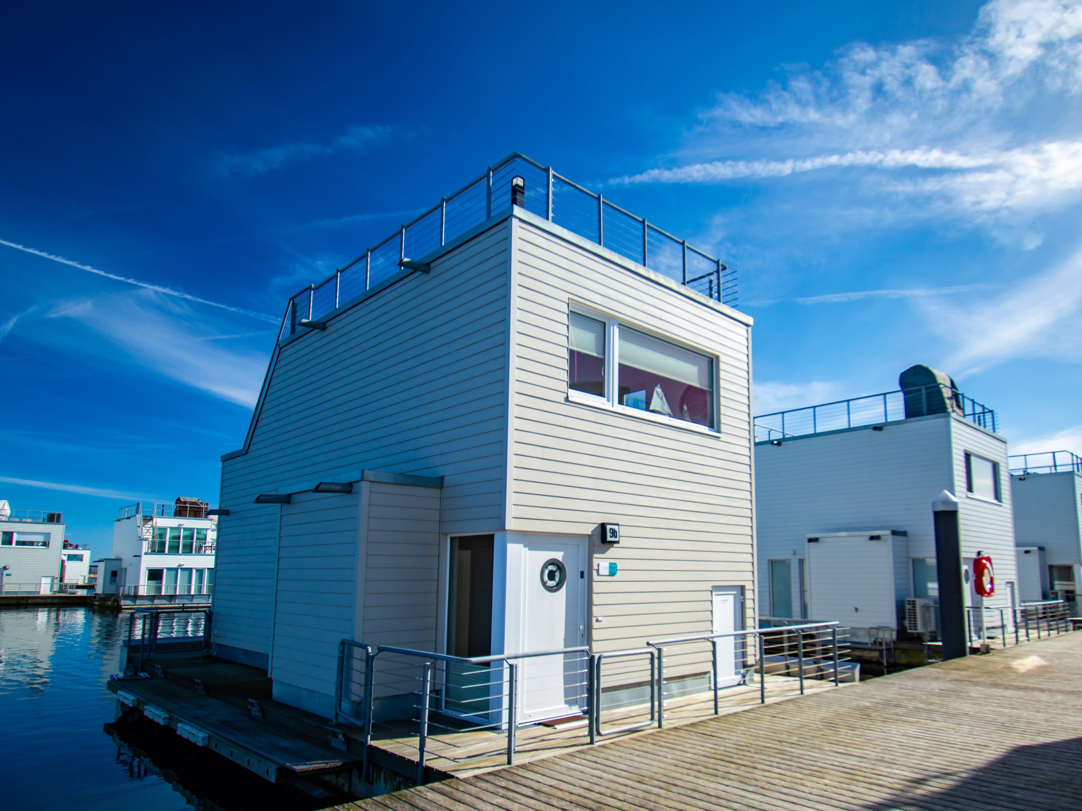 Luftaufnahme einer Ferienunterkunft an der Ostsee