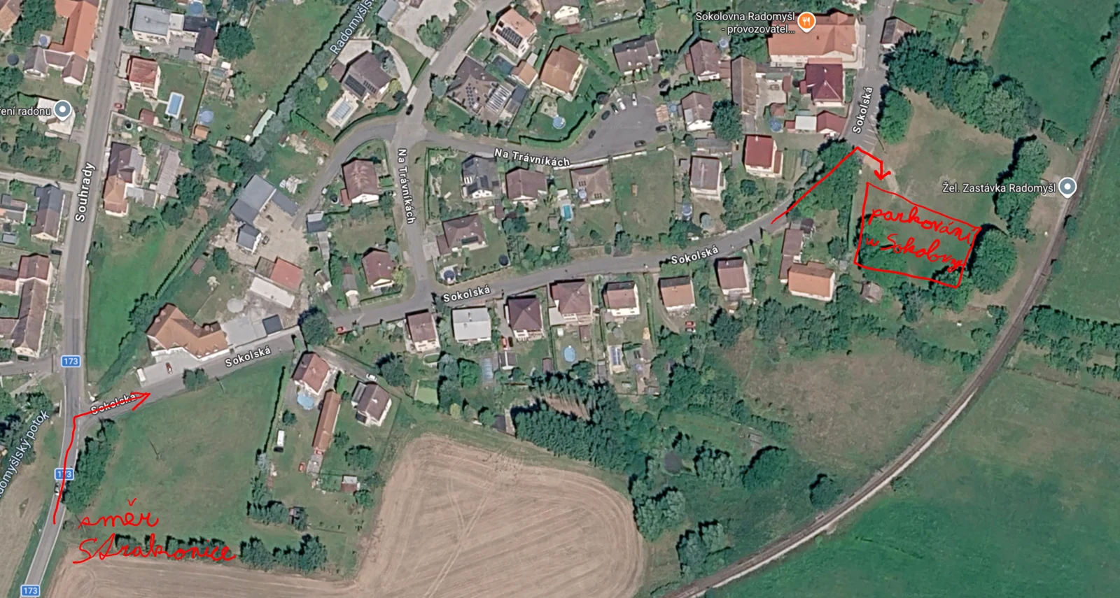 Mapa s vyznačenými místy k parkování u Sokolovny Radomyšl
