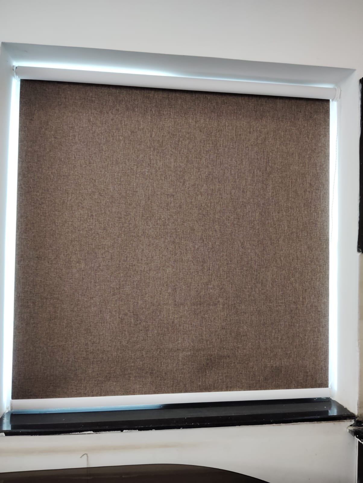 Clean textured roller blind installation