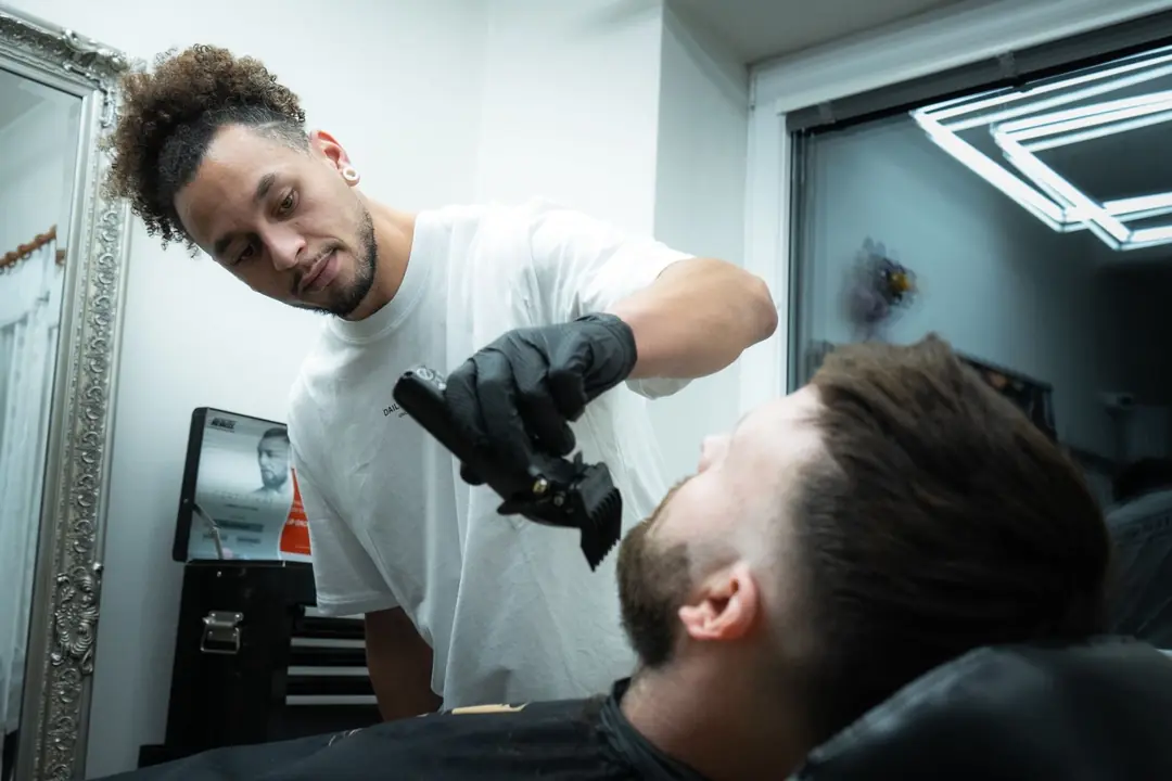 Moment z Phill Fresh Barber a FK Salon 18