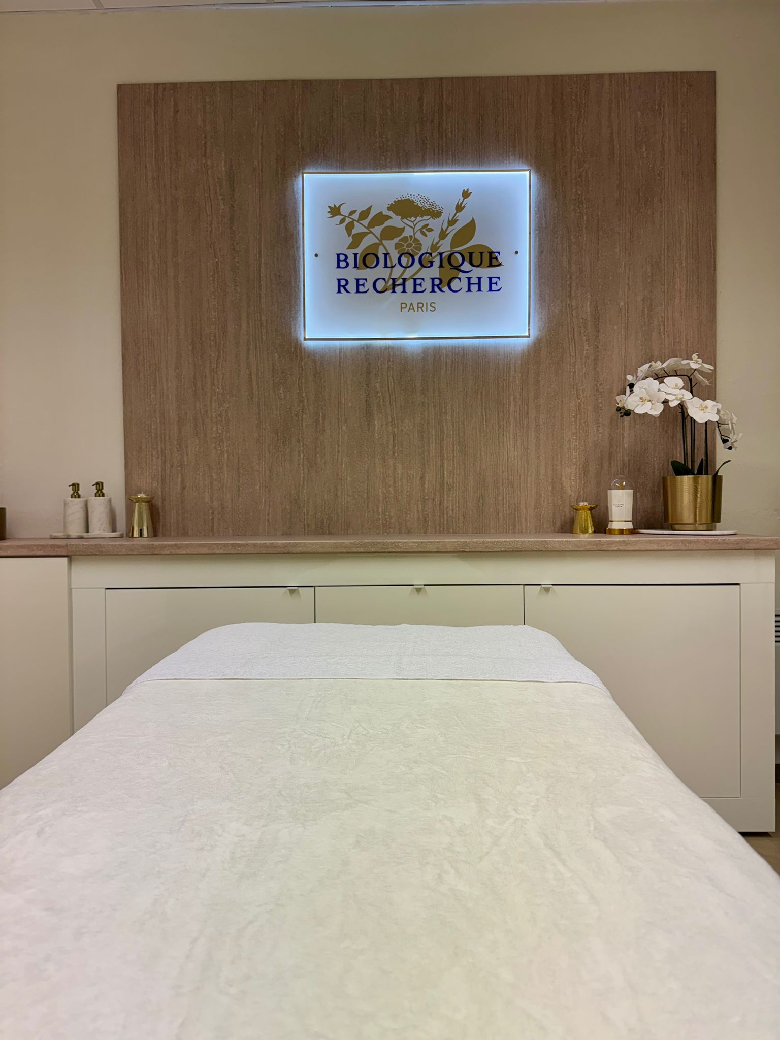 Recepce — zlaté rámy s Biologique Recherche produkty