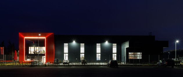 Lechpack-Gebäude bei Nacht