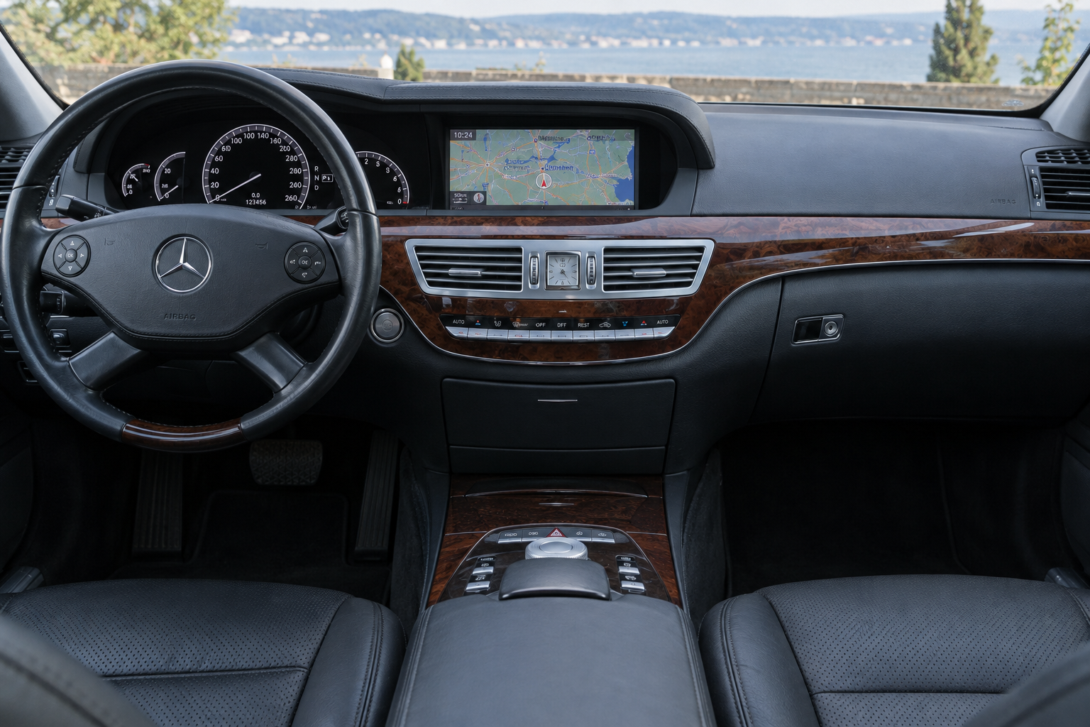 Mercedes-Benz COMAND NTG 3.0 – ilustrační interiér