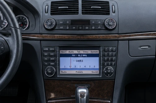 Mercedes-Benz COMAND NTG 2.5 / Audio 20 – ilustrační interiér