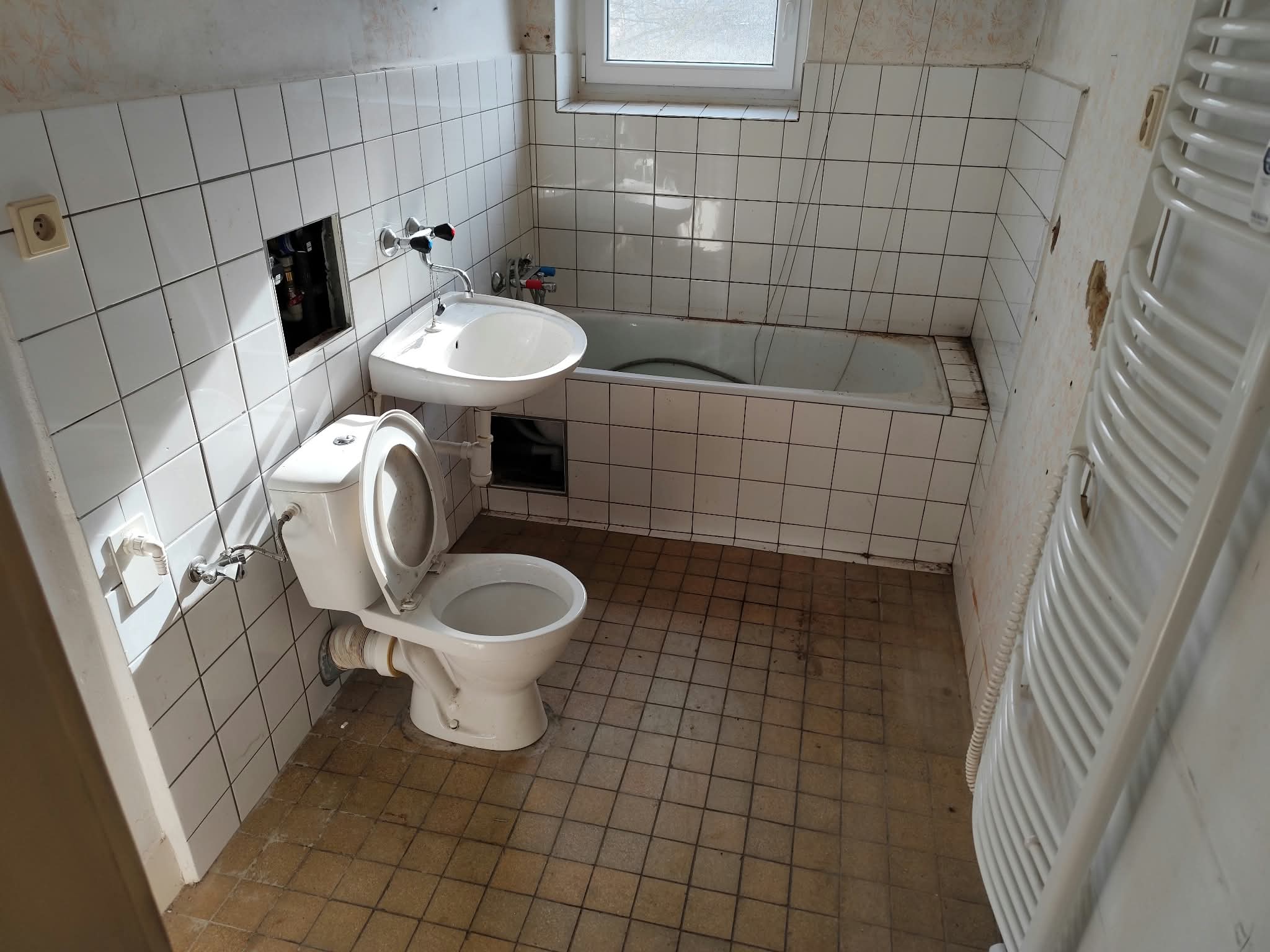 Původní stav koupelny před rekonstrukcí