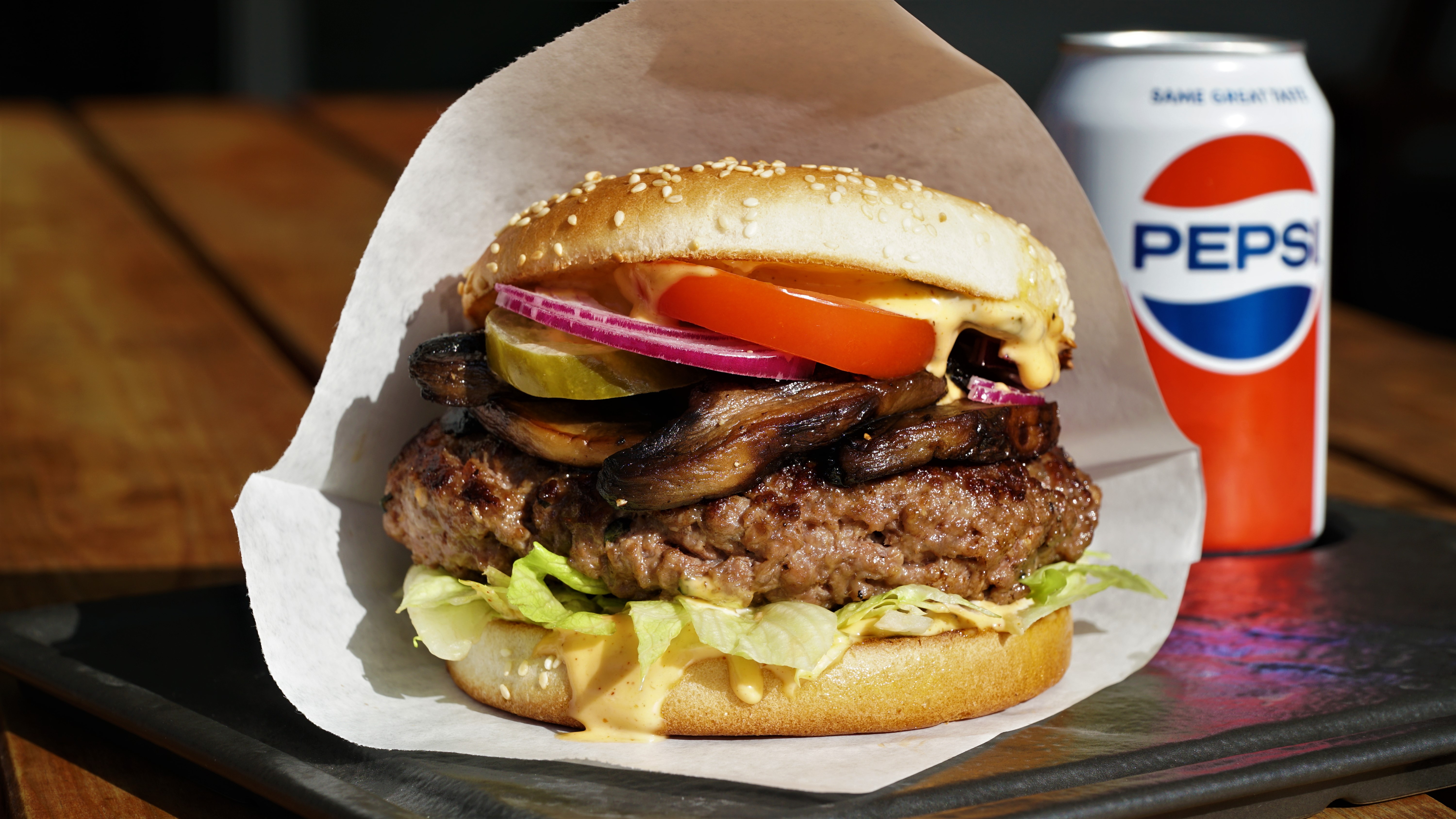 Portobello Burger s grilovanými žampiony a zeleninou