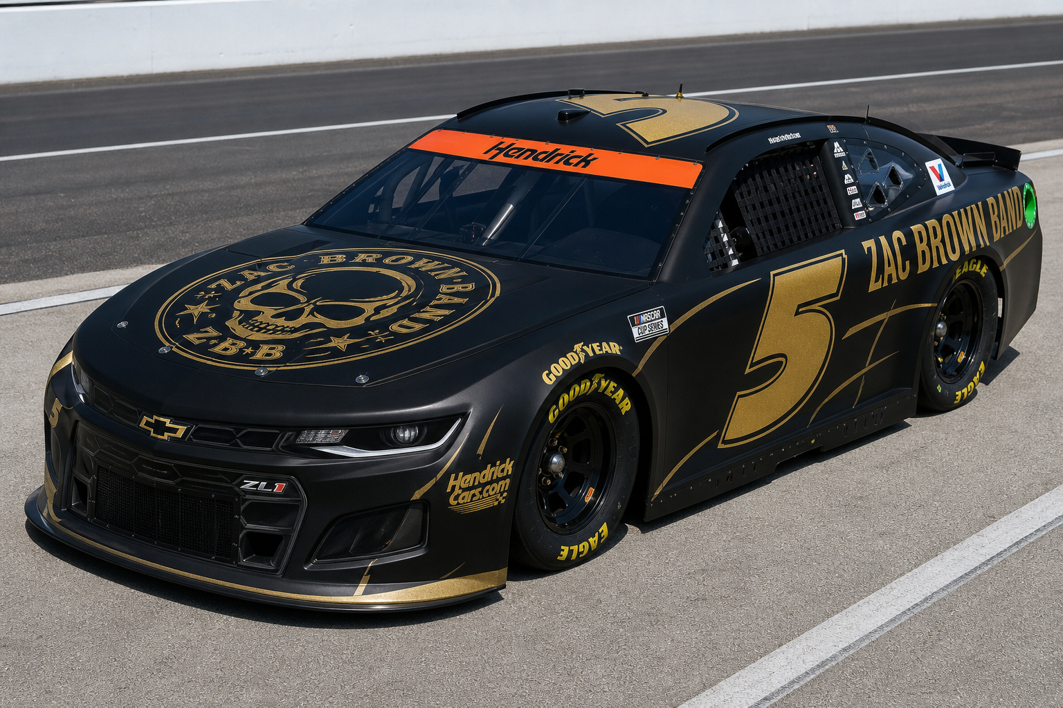 Kyle Larson's No. 5 Hendrick Chevrolet in the matte-black and gold Zac Brown Band paint scheme, stone skull on the hood.
